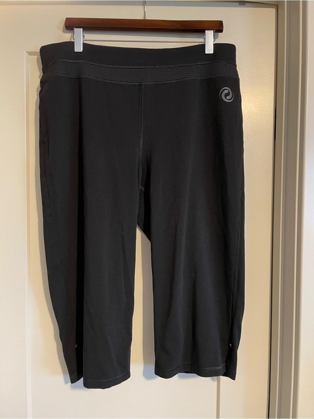 Black Capri Active Pant